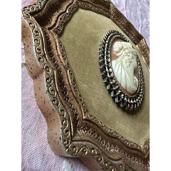 2 Vintage Framed Cameo pictures oval gold framed ornate Victorian porcelain - Picture 11 of 16